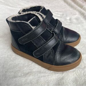 UGG Kids Rennon ll Black Velcro Faux-Fur High-Top Boots with Brown Sole size 11